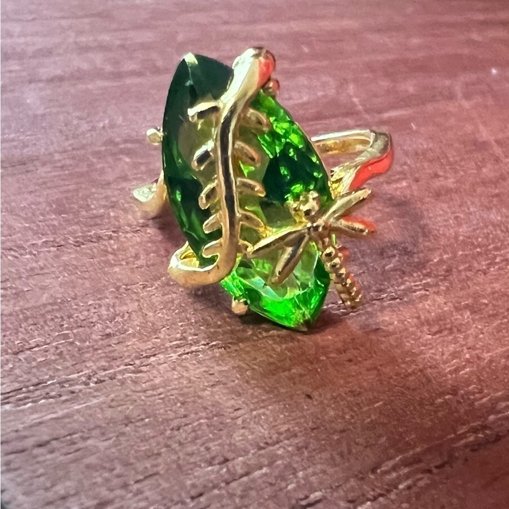 Elegant Dragonfly Finger Ring size 7, BN